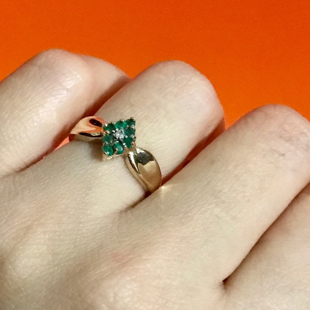 10K gold emerald and diamond Ring